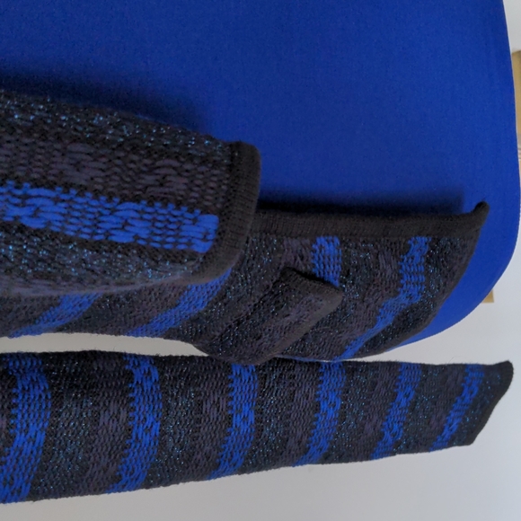 Cache Sweater - Picture 6 of 9